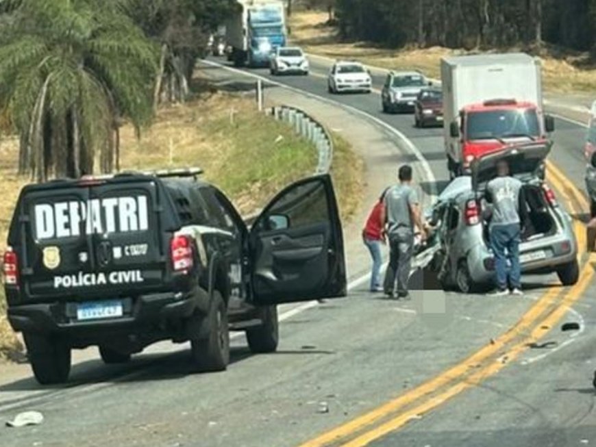 Jovem morre em acidente entre carro e caminhão na MG-050, entre Divinópolis e Itaúna