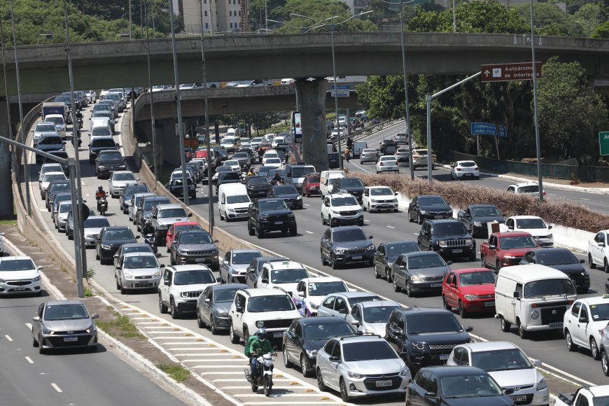 Três em cada quatro condutores dizem que motociclistas não respeitam as leis de trânsito, mostra pesquisa