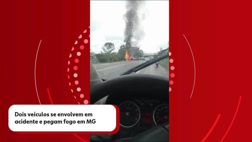 Dois veículos pegam fogo após batida na BR-494 em MG; duas pessoas morreram