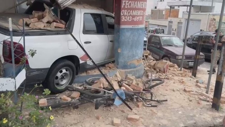 Motorista passa mal e invade loja com caminhonete no Bairro Catalão, em Divinópolis