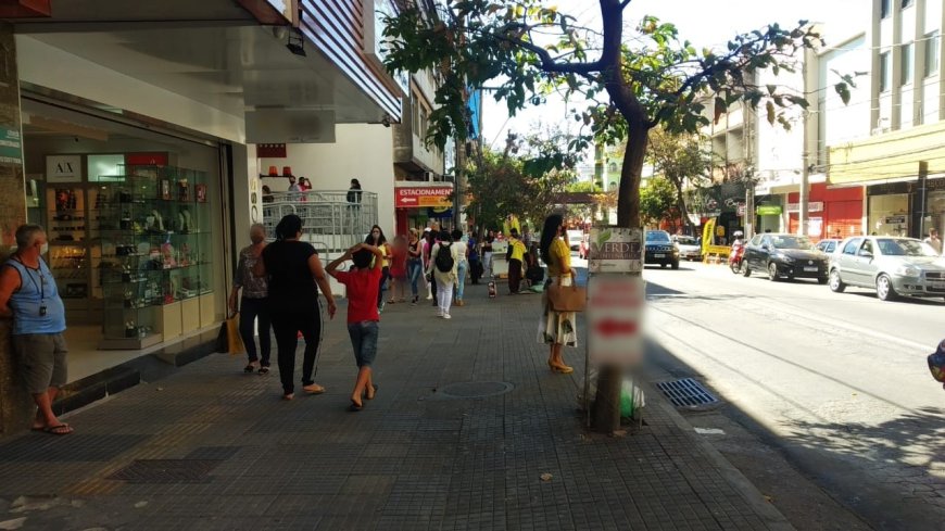 Comércio de rua em Divinópolis tem horários especiais no fim de ano; confira