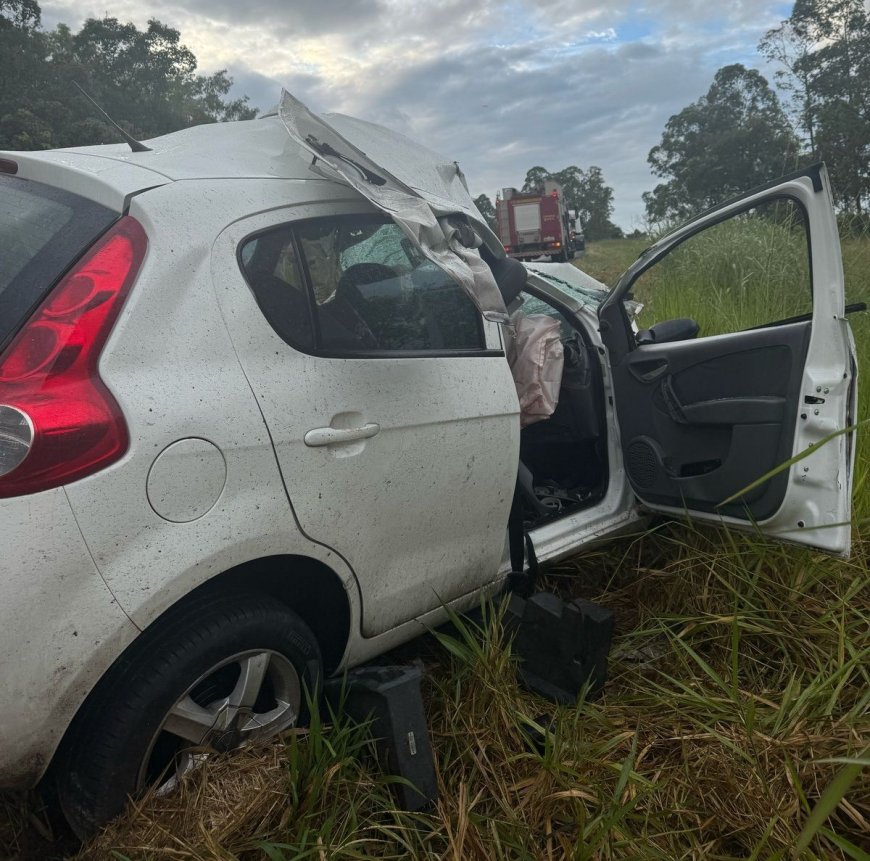 Motorista fica preso às ferragens após batida e é socorrido em estado grave na BR-354, próximo a Pains