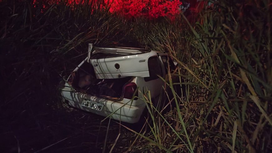 Motorista é encontrado morto dentro de carro que caiu em ribanceira na BR-352, em Pará de Minas